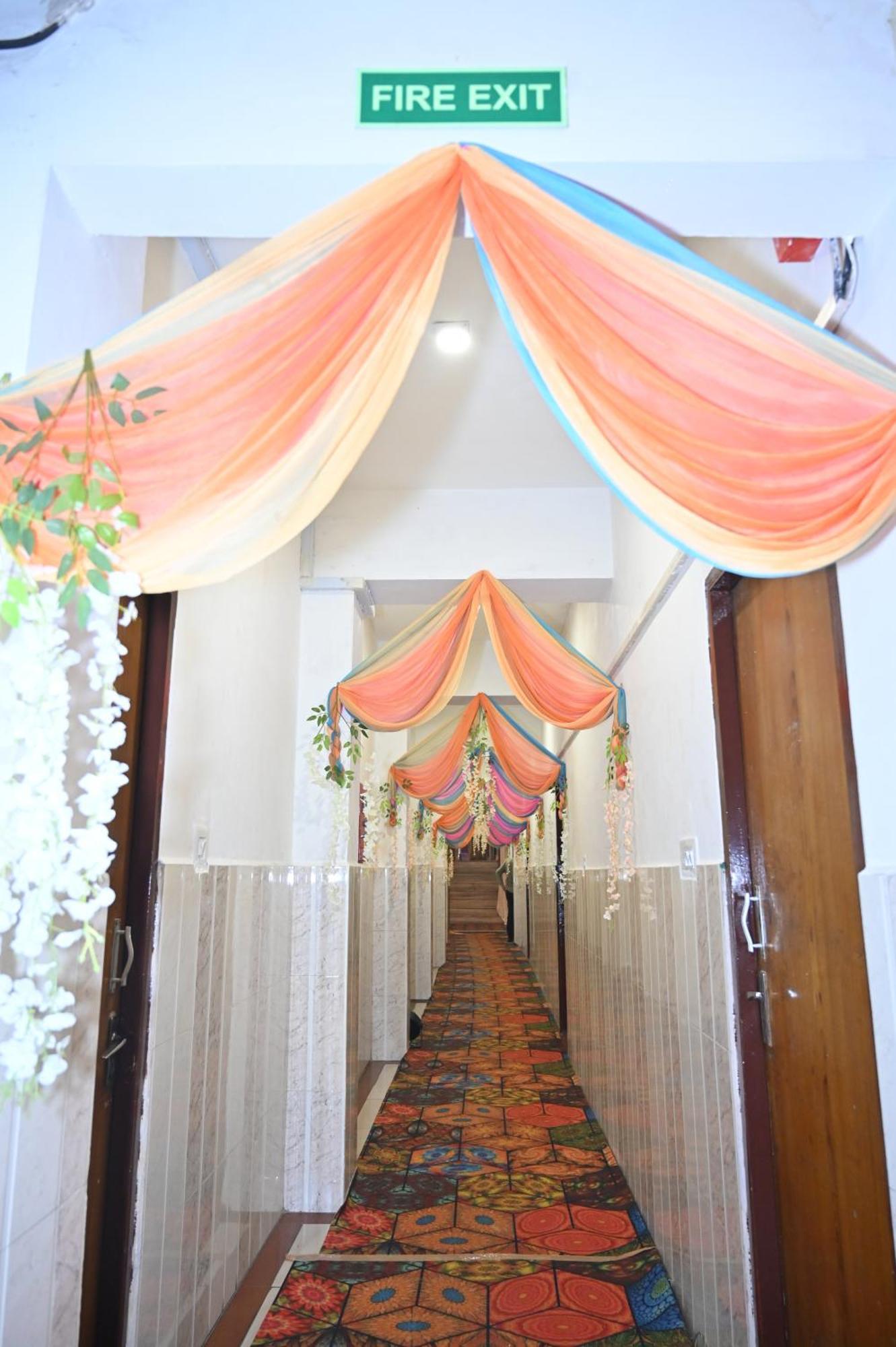 Hotel Dileep42 勒克瑙 外观 照片