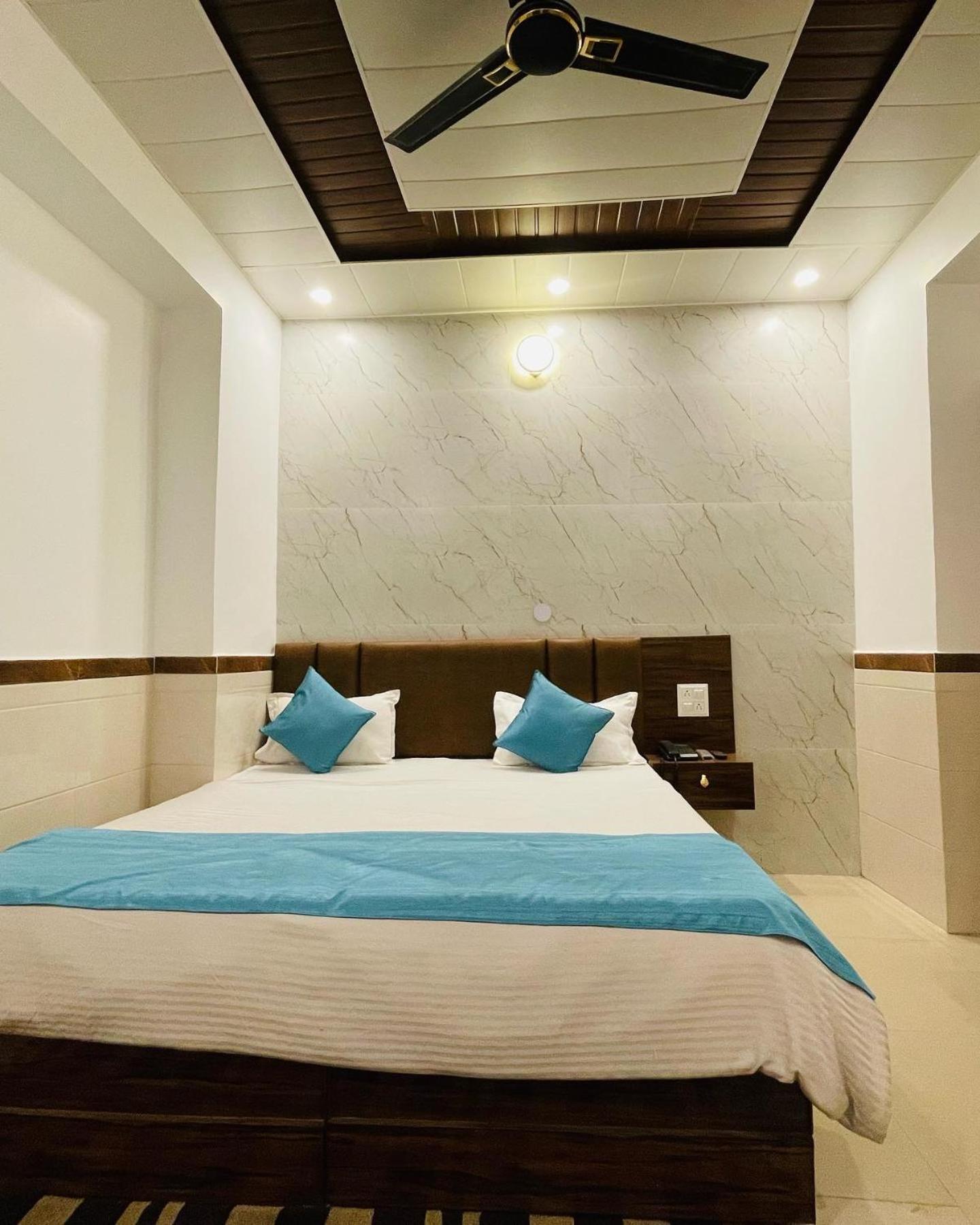 Hotel Dileep42 勒克瑙 外观 照片